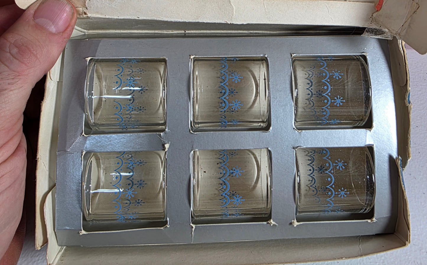 Pyrex Compatible Glass Napkin Rings produced in the 1970s. SNOWFLAKE GARLAND