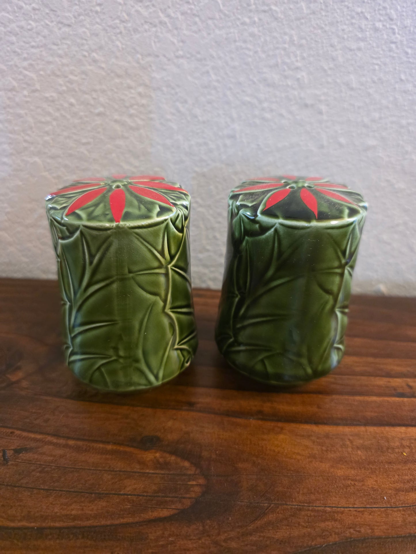 Enesco Poinsettia Salt & Pepper Set
