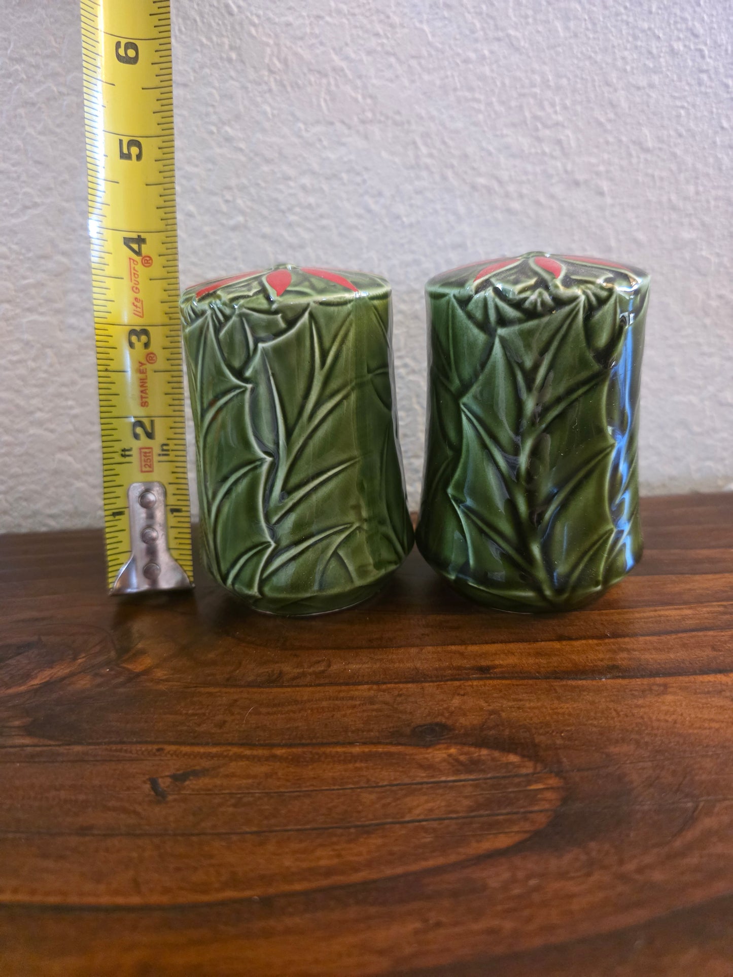 Enesco Poinsettia Salt & Pepper Set